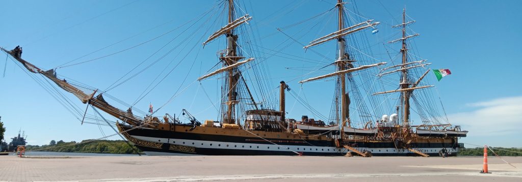 Amerigo Vespucci ship